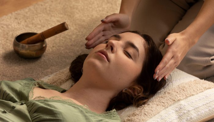 person-conducting-reiki-therapy person-conducting-reiki-therapy